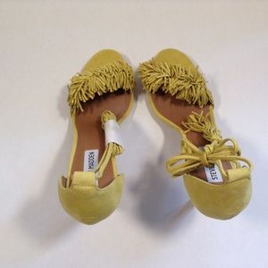 Steve Madden Sassey yellow suede sandals 9.5 B with 4 inch heels